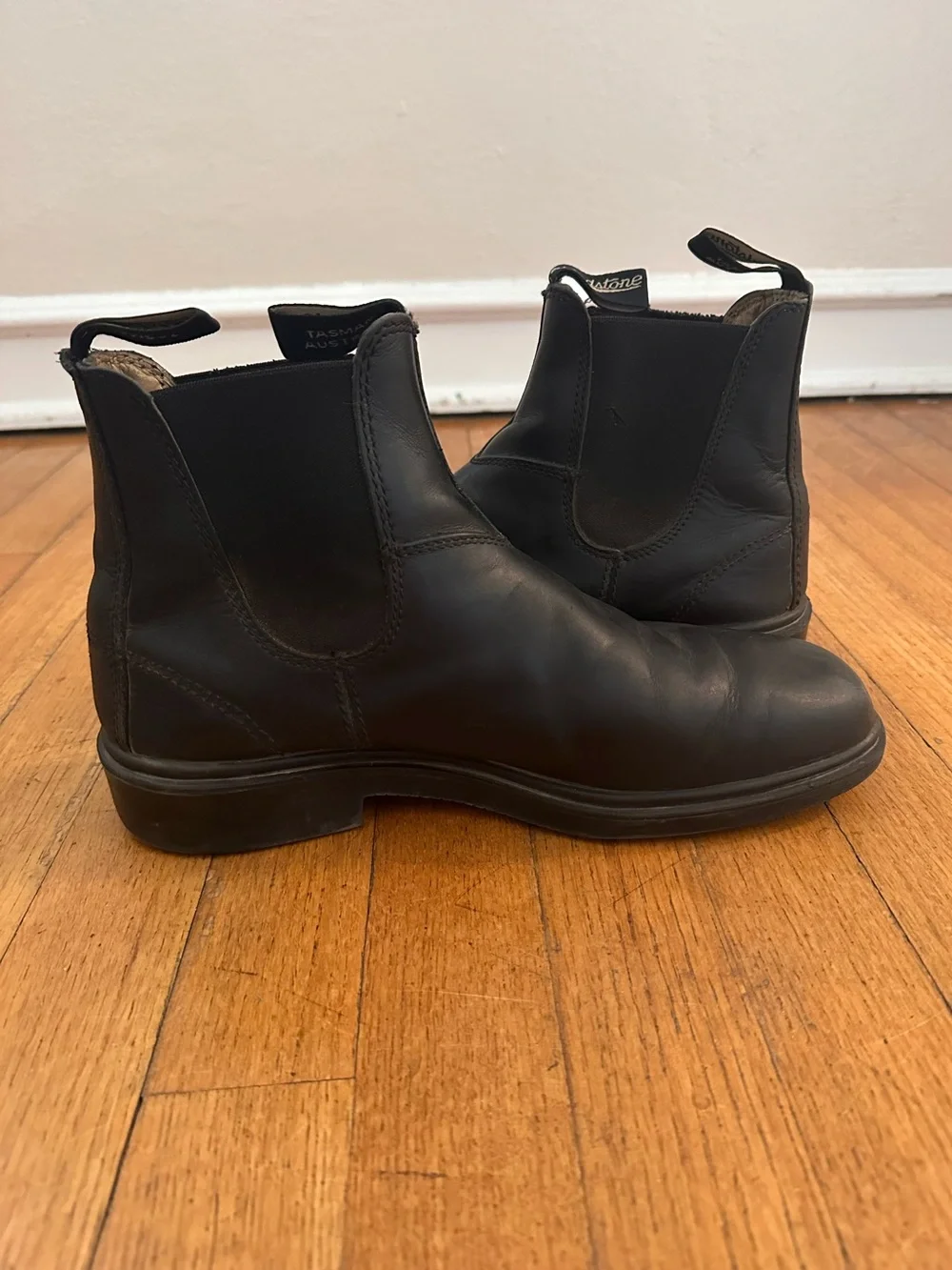 Blundstone Black Leather Chelsea Boots for Men